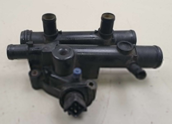 PATHFINDER III R51 2.2 2.5 DCI Master 2 8200262237 Renault Nissan Thermostat Housing