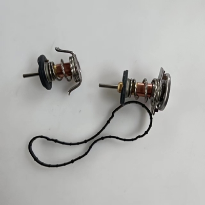 Metal Plastic Engine Coolant Thermostat for Ford F250 F350 F450 F550 6.4L 2008 2009 2010