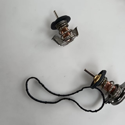 Metal Plastic Engine Coolant Thermostat for Ford F250 F350 F450 F550 6.4L 2008 2009 2010