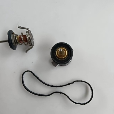 Metal Plastic Engine Coolant Thermostat for Ford F250 F350 F450 F550 6.4L 2008 2009 2010
