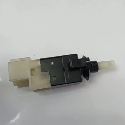 Mercedes-Benz E320 E350 E550 E63 AMG CLS550 CLS63 AMG Brake Light Switch 0015454409/0015456709 4Pin