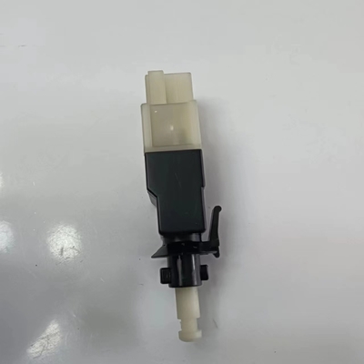Mercedes-Benz E320 E350 E550 E63 AMG CLS550 CLS63 AMG Brake Light Switch 0015454409/0015456709 4Pin