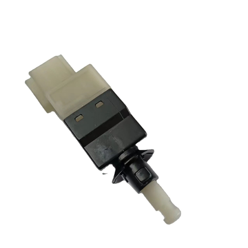 Mercedes-Benz E320 E350 E550 E63 AMG CLS550 CLS63 AMG Brake Light Switch 0015454409/0015456709 4Pin